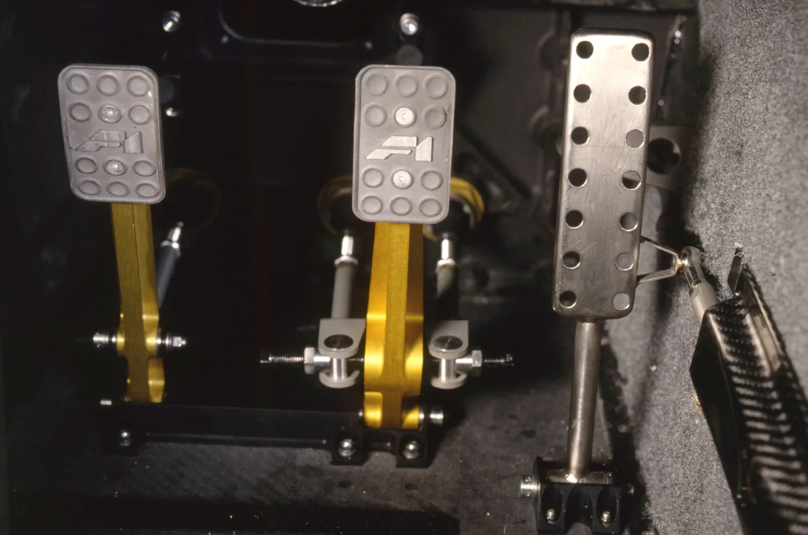 Interior / central-driving-position photograph of the McLaren F1 from Autocar.