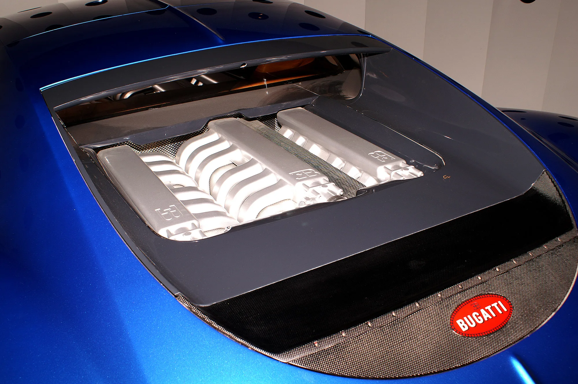 Rear three-quarter of the EB 18.3 Chiron concept, showing the shape that would carry through, with the W16 substitution, to the production Veyron of 2005.